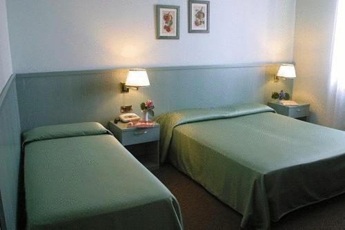 Albergo Della Corona Binasco Exteriör bild