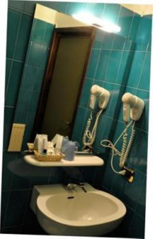 Albergo Della Corona Binasco Rum bild