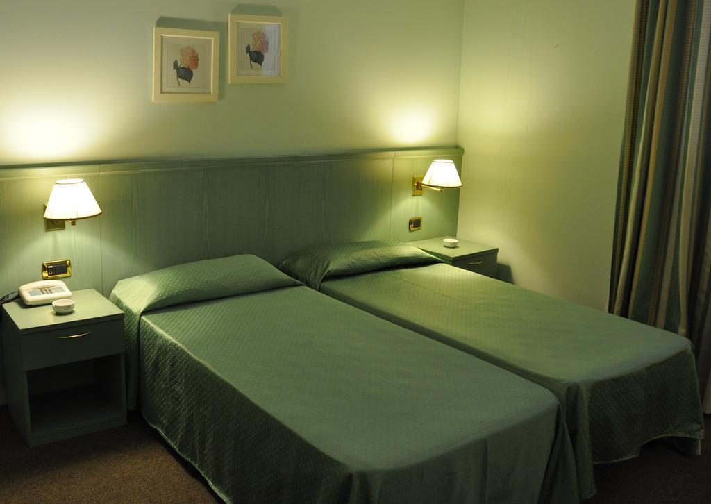 Albergo Della Corona Binasco Exteriör bild